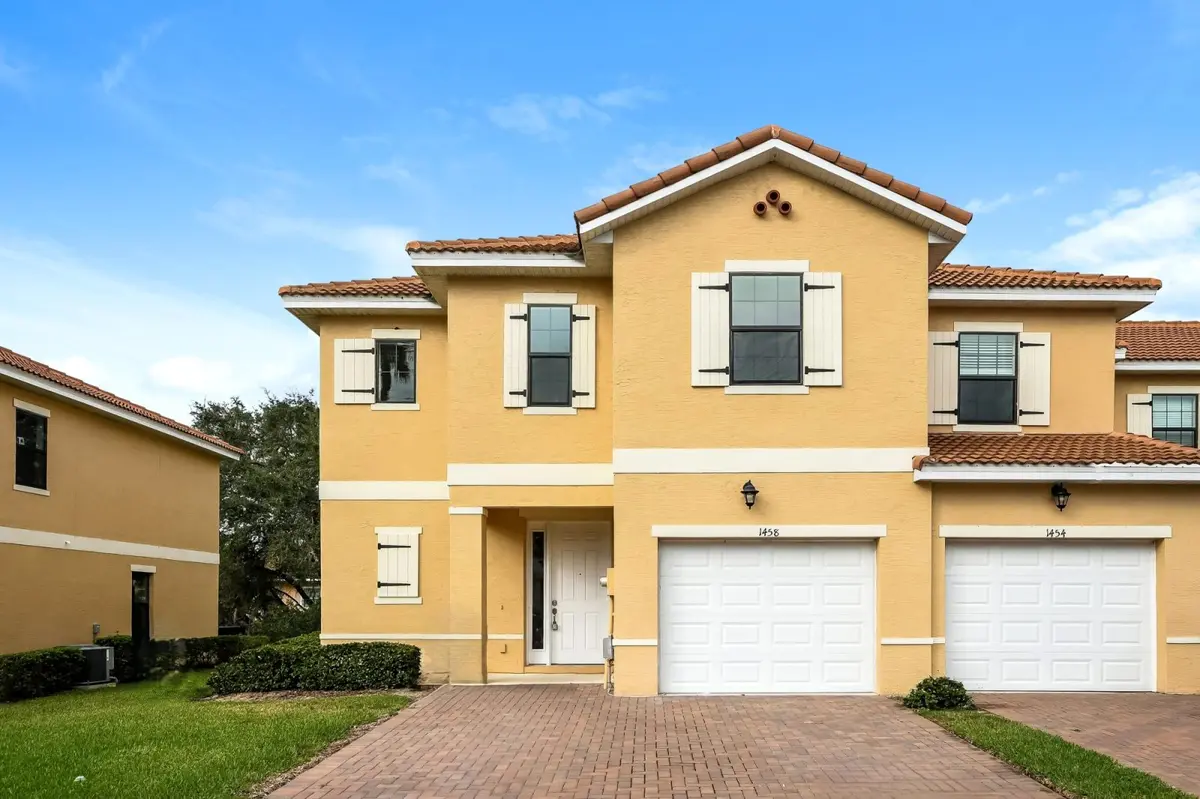 1458 Pacific Rd, Kissimmee, FL 34759-5439