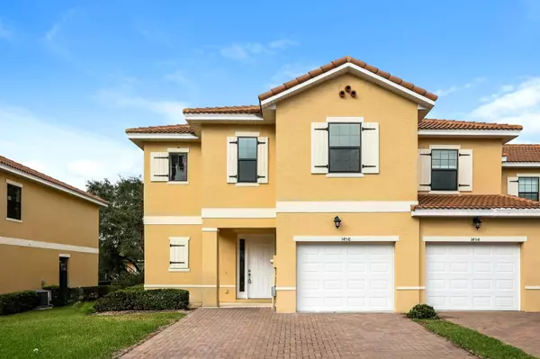 1458 Pacific Rd, Kissimmee, FL 34759-5439