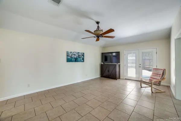 309 Tamarac, Jourdanton, TX 78026