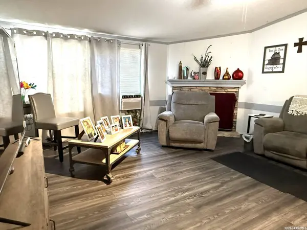276 County Road 7710, Devine, TX 78016