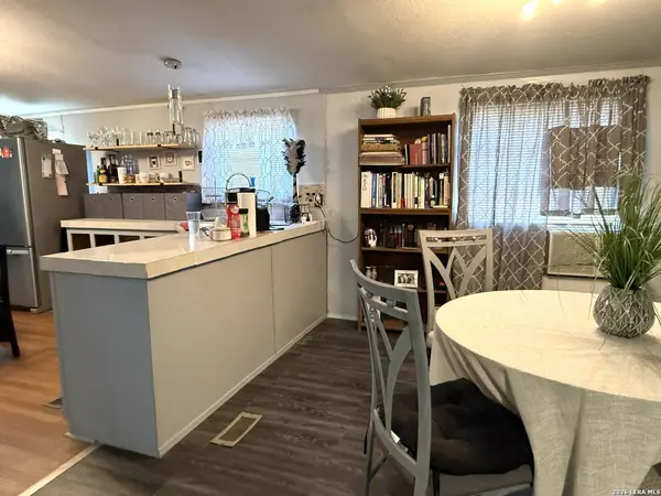 276 County Road 7710, Devine, TX 78016