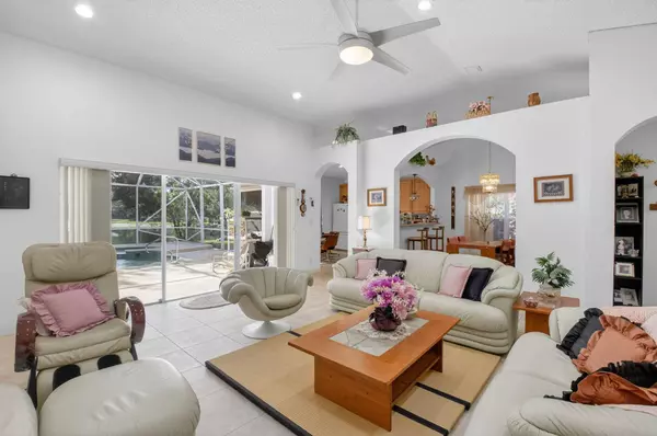 9436 Lago DR, Boynton Beach, FL 33472