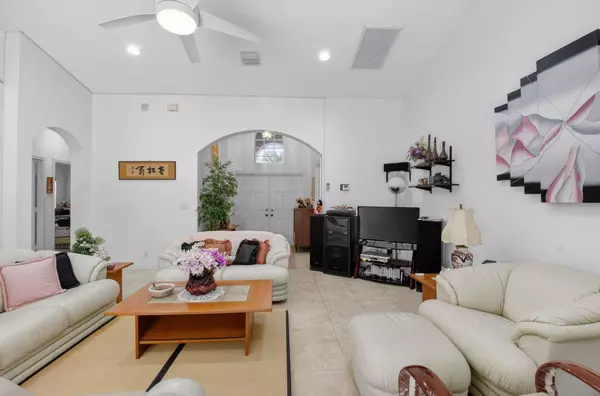 9436 Lago DR, Boynton Beach, FL 33472