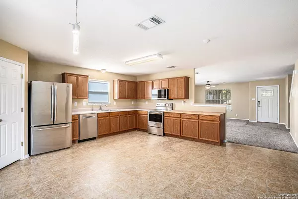 10131 Cedarcliff, San Antonio, TX 78245