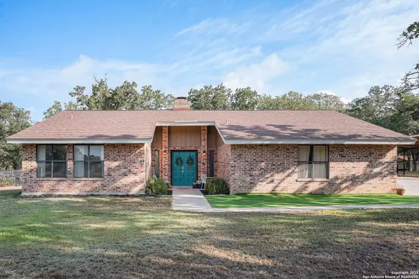 1860 Deer, Floresville, TX 78114