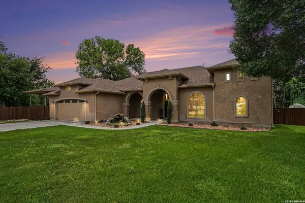 233 MEADOWLARK LN, Mcqueeney, TX 78123
