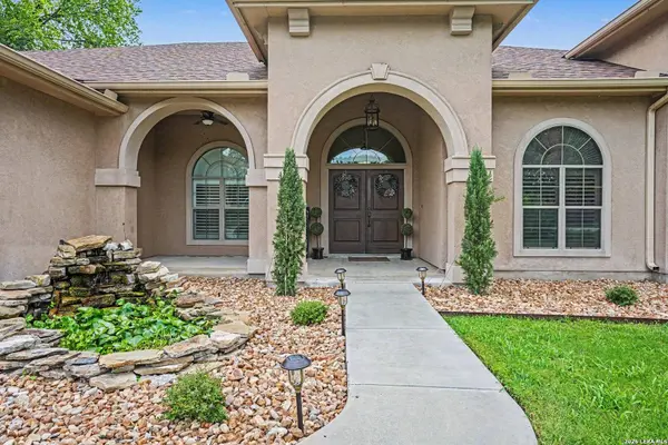 233 MEADOWLARK LN, Mcqueeney, TX 78123