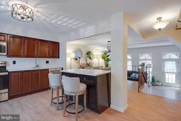 2604 WINDBREAK DR, Alexandria, VA 22306