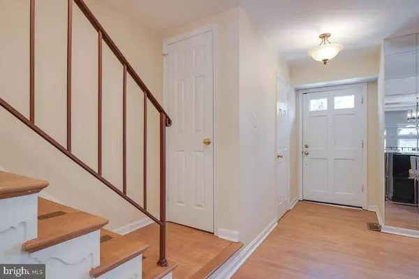 2604 WINDBREAK DR, Alexandria, VA 22306