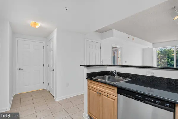 2726 GALLOWS RD #101, Vienna, VA 22180