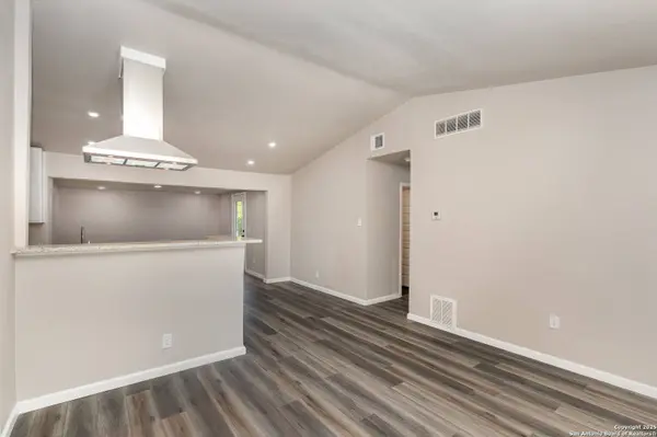 7038 Apple Valley, San Antonio, TX 78242