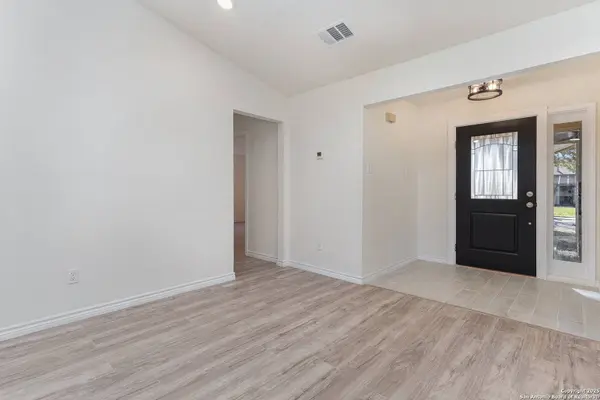 2835 Burning Log, San Antonio, TX 78247