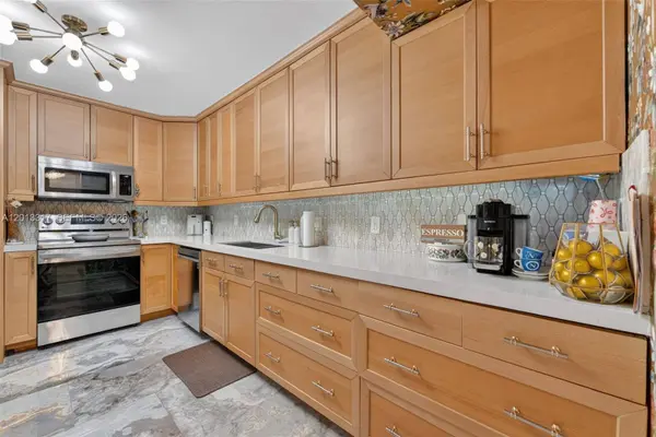 1880 S Ocean Dr #705, Hallandale Beach, FL 33009