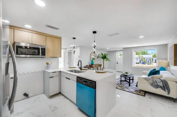 208 PALMETTO RD W, Nokomis, FL 34275