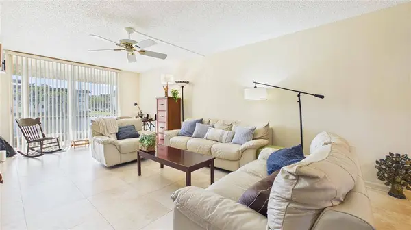 381 S HOLLYBROOK DR #106, Pembroke Pines, FL 33025