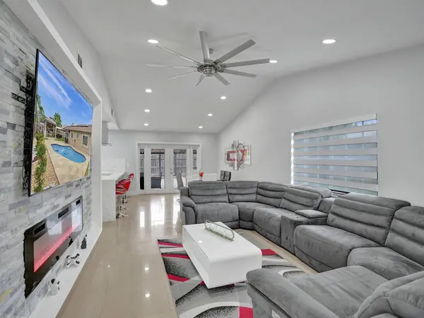4950 NW 85th TER, Lauderhill, FL 33351