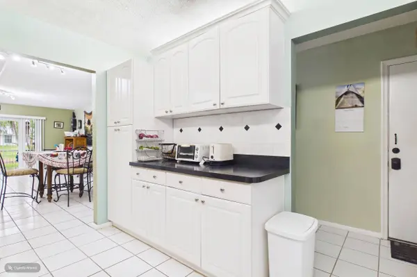 8511 OLD COUNTRY MNR #401, Davie, FL 33328