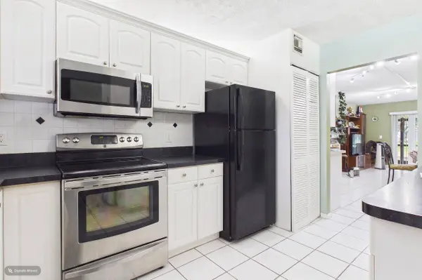8511 OLD COUNTRY MNR #401, Davie, FL 33328