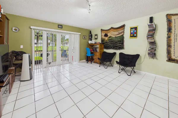 8511 OLD COUNTRY MNR #401, Davie, FL 33328