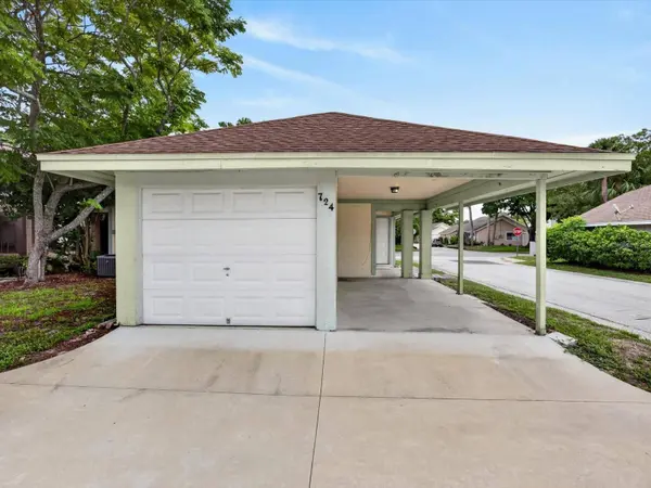 724 LAKESIDE DR, Winter Springs, FL 32708