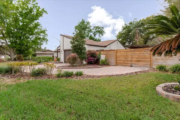 8222 LA SERENA DR, Tampa, FL 33614