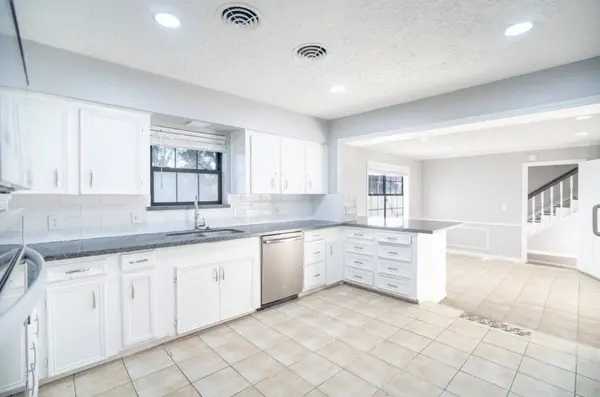5412 Lodge Creek Dr, Houston, TX 77066-2539