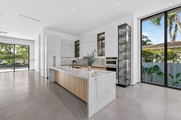 830 Oriole Ave, Miami Springs, FL 33166