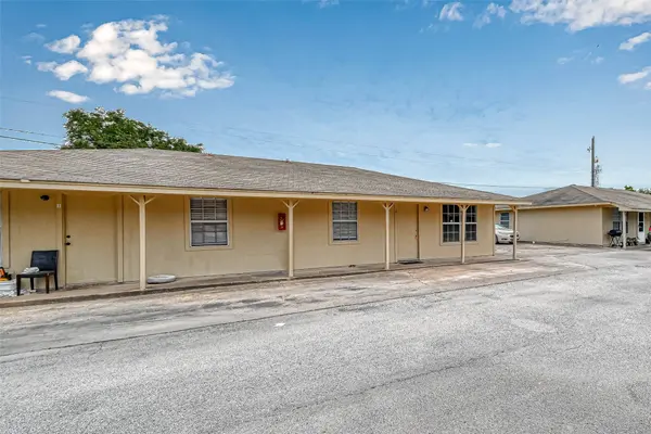 8430 Round Rock DR #8, Houston, TX 77049