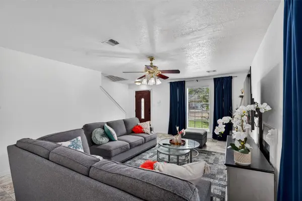 2922 Silent DR, Sugar Land, TX 77498