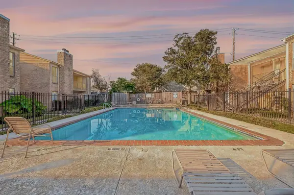 700 Thicket LN #304, Houston, TX 77079