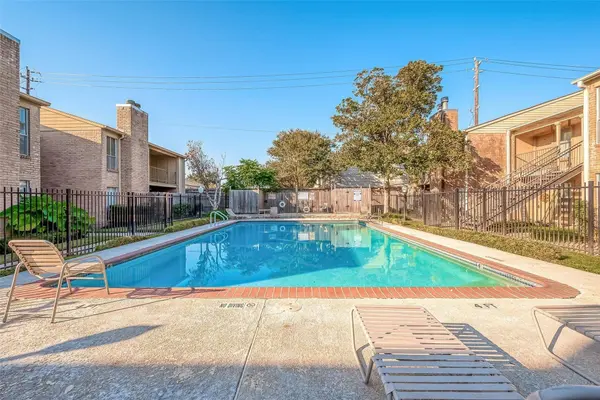 700 Thicket LN #304, Houston, TX 77079
