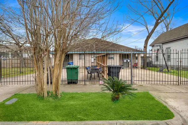 915 Pinckney ST, Houston, TX 77009