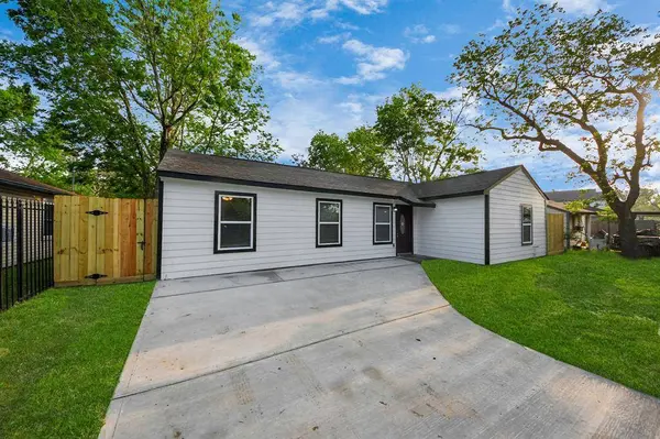 5821 Southwell ST, Houston, TX 77033