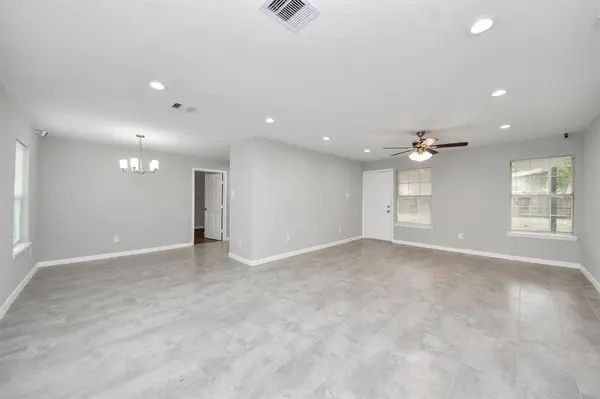5821 Southwell ST, Houston, TX 77033