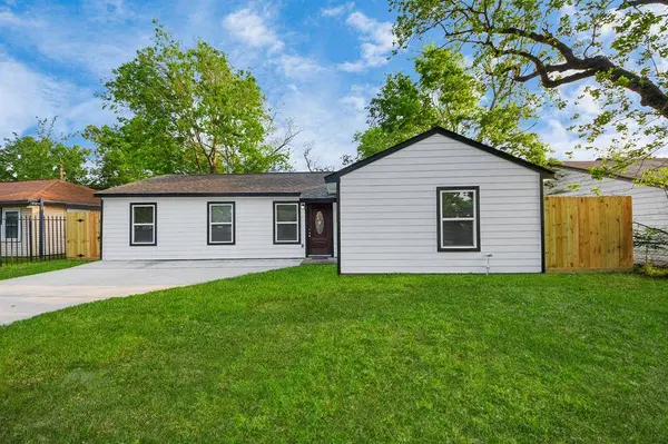 5821 Southwell ST, Houston, TX 77033
