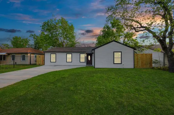 5821 Southwell ST, Houston, TX 77033