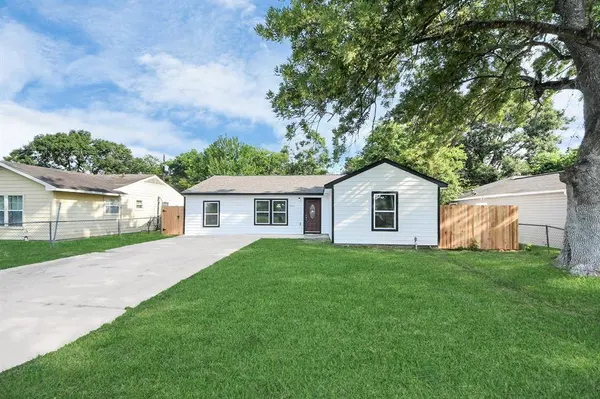 5911 Southurst ST, Houston, TX 77033
