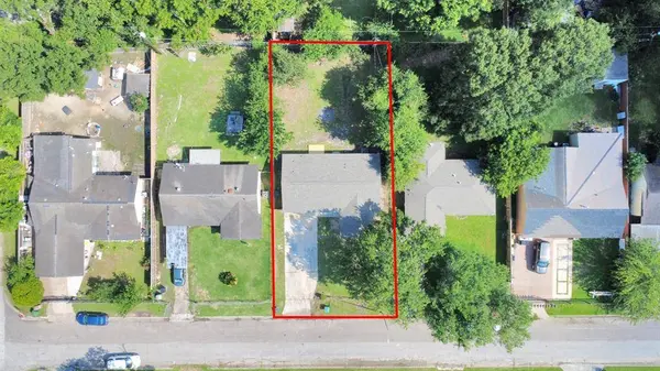 5911 Southurst ST, Houston, TX 77033