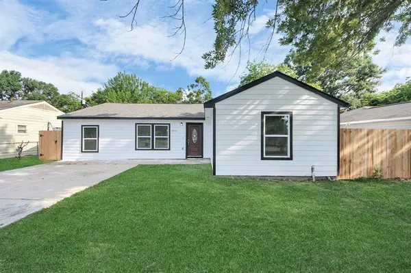 5911 Southurst ST, Houston, TX 77033