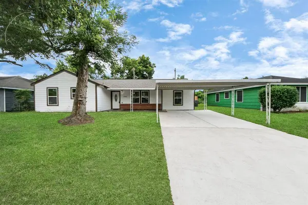 5634 Beldart ST, Houston, TX 77033