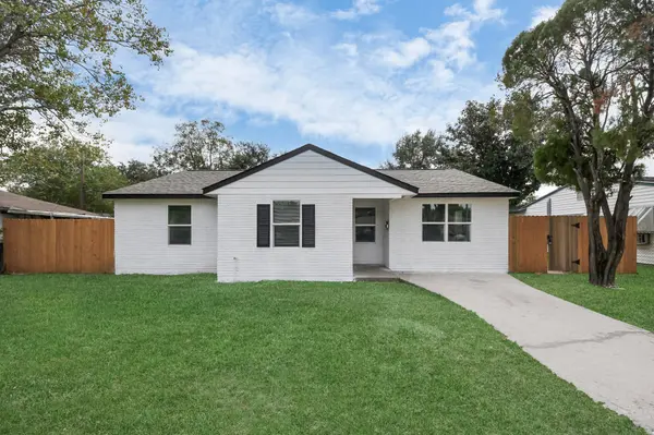 4842 Larkspur ST, Houston, TX 77033