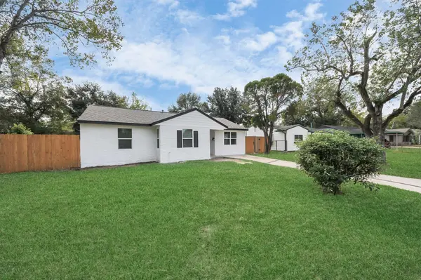 4842 Larkspur ST, Houston, TX 77033