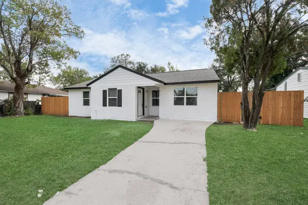 4842 Larkspur ST, Houston, TX 77033