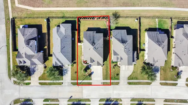 2870 Ginger Cove LN, Dickinson, TX 77539
