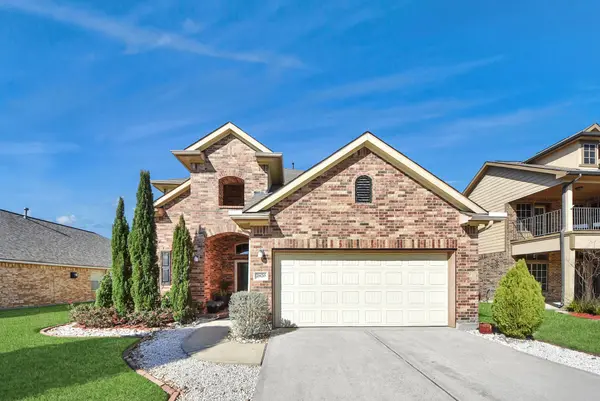 2870 Ginger Cove LN, Dickinson, TX 77539