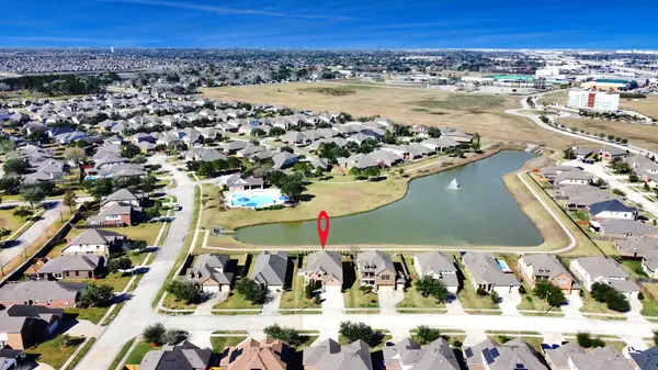 2870 Ginger Cove LN, Dickinson, TX 77539