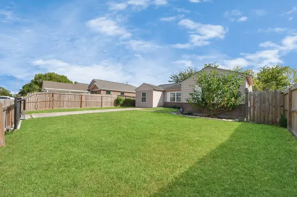 10209 Cathedral DR, Houston, TX 77051