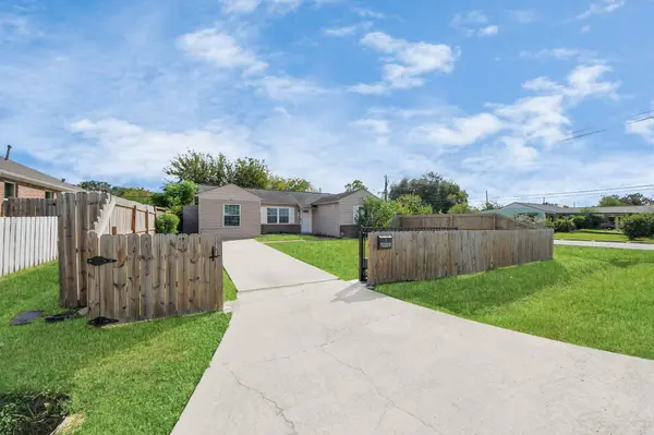 10209 Cathedral DR, Houston, TX 77051