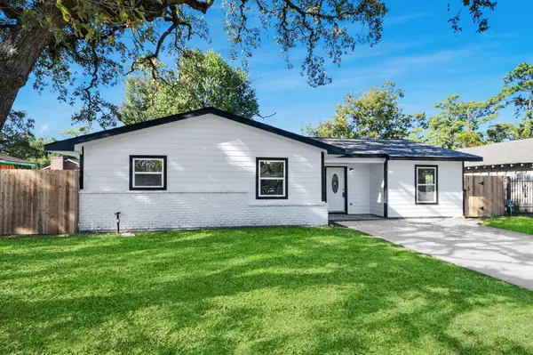 10507 Royal Oaks DR, Houston, TX 77016