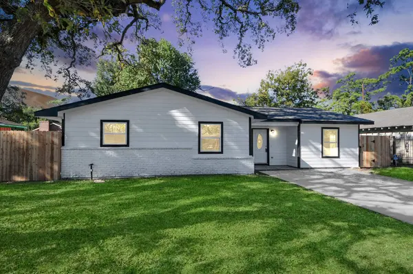 10507 Royal Oaks DR, Houston, TX 77016